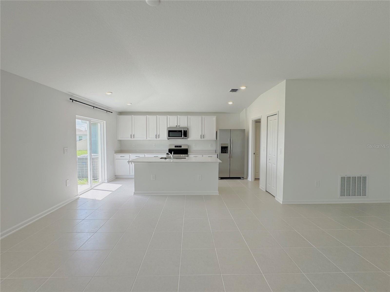 RANCHES/LK MCLEOD III - Residential Lease