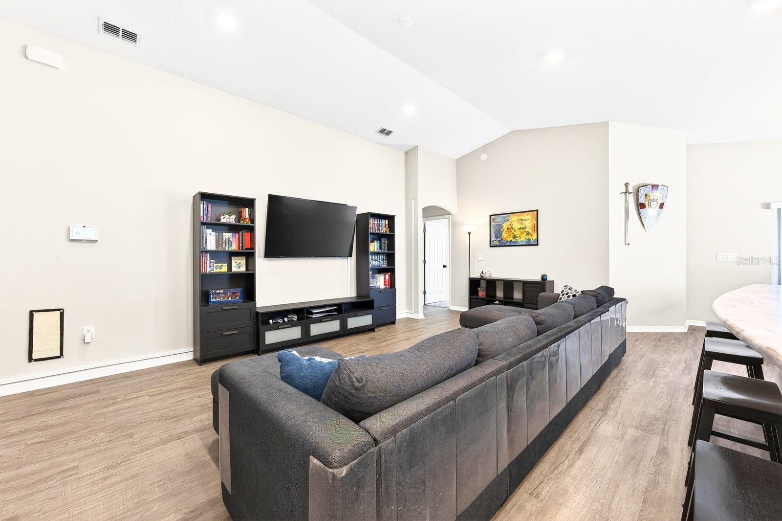 ANISTON - Residential