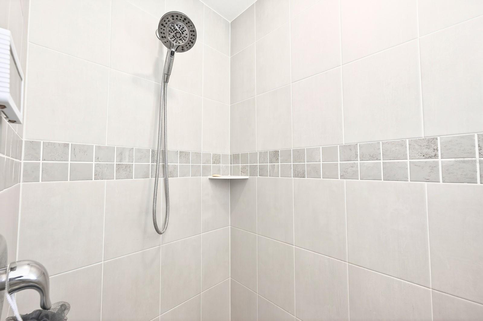 ANISTON - Residential