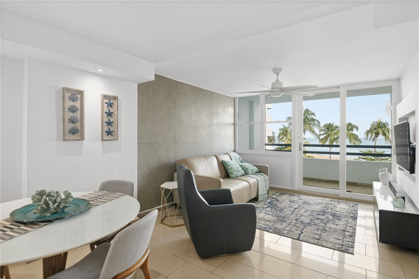 CONDO. PLAYA DORADA, CALLE HORIZONTE 303-B CAROLIN - Residential