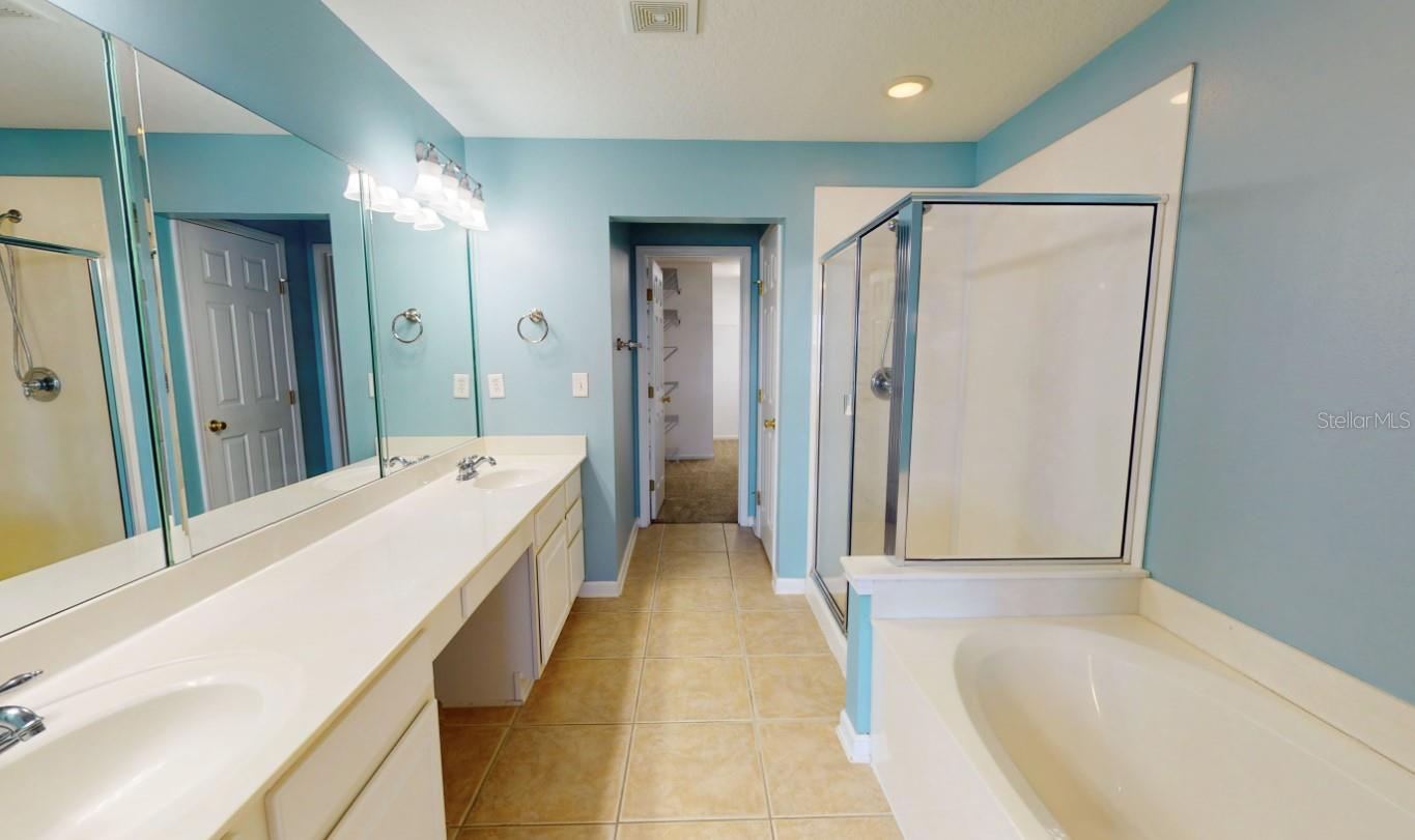 OXFORD CHASE - Residential