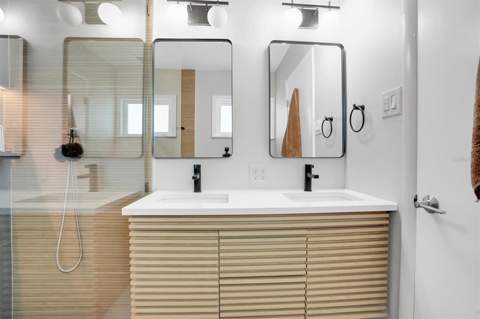 MERNA MANOR - Residential