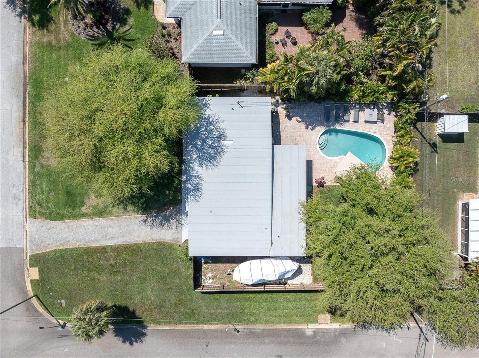 MERNA MANOR - Residential