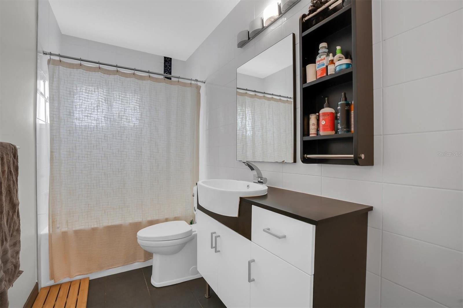 MERNA MANOR - Residential