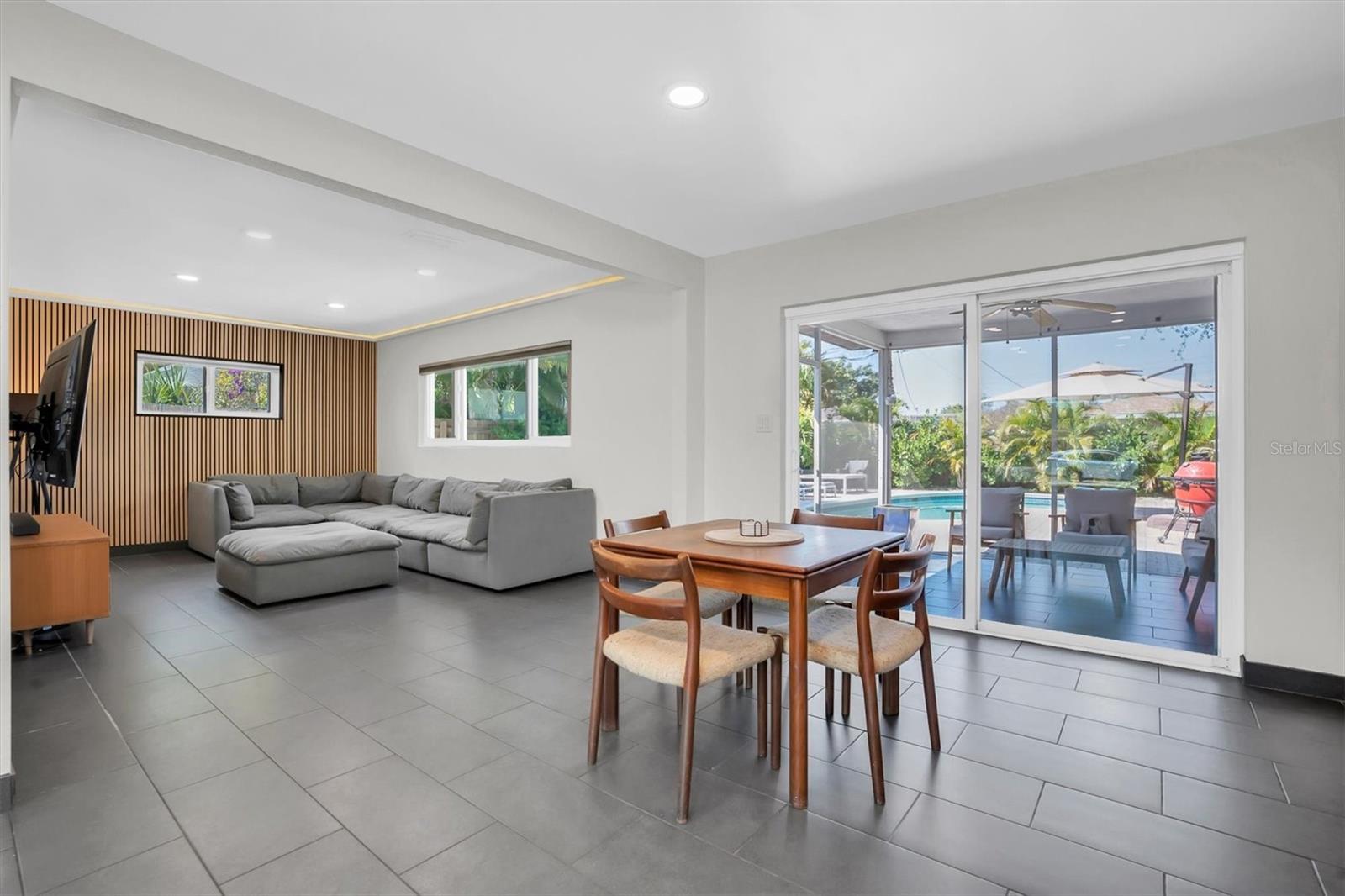 MERNA MANOR - Residential