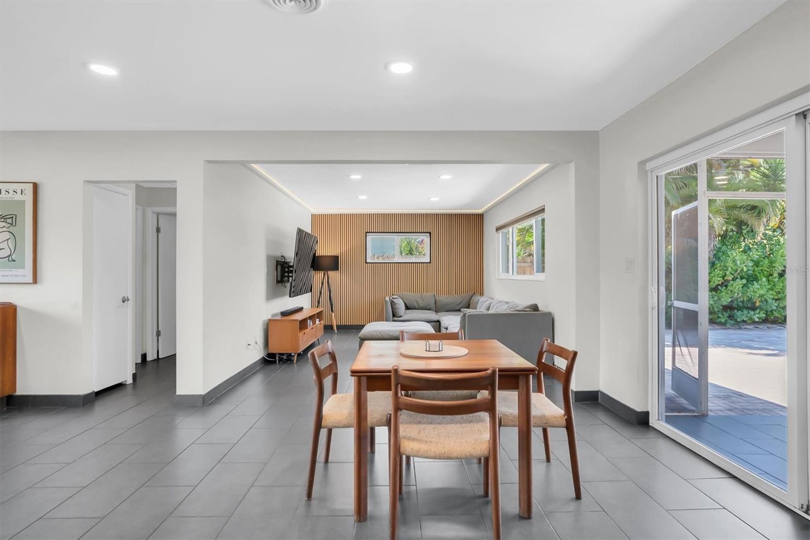 MERNA MANOR - Residential