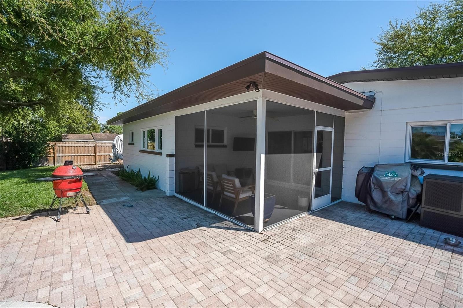 MERNA MANOR - Residential