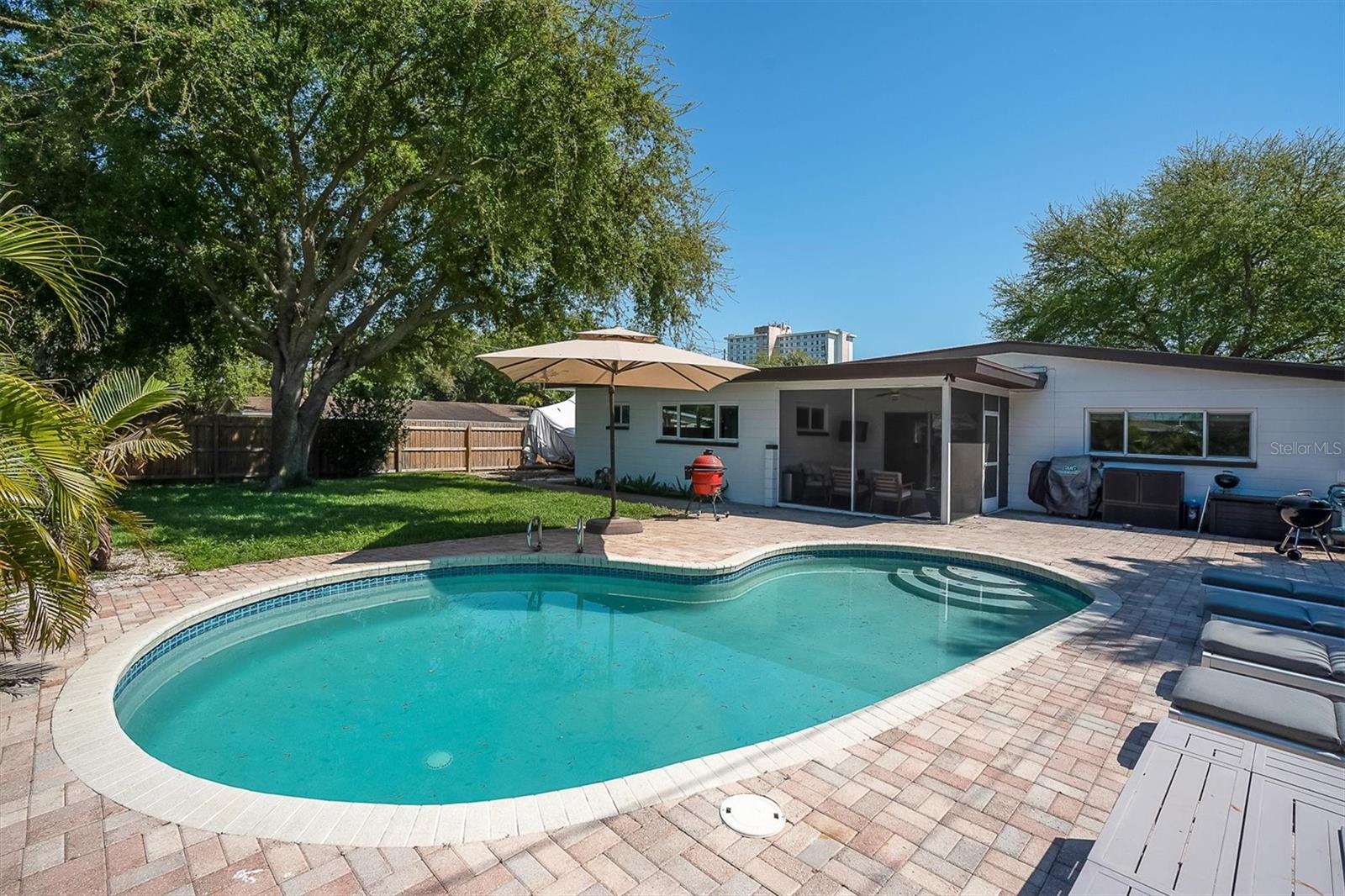 MERNA MANOR - Residential