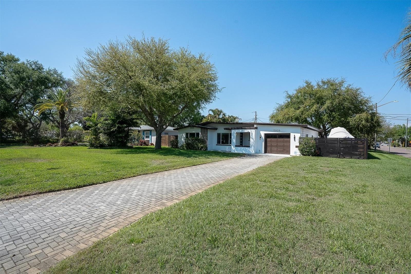 MERNA MANOR - Residential