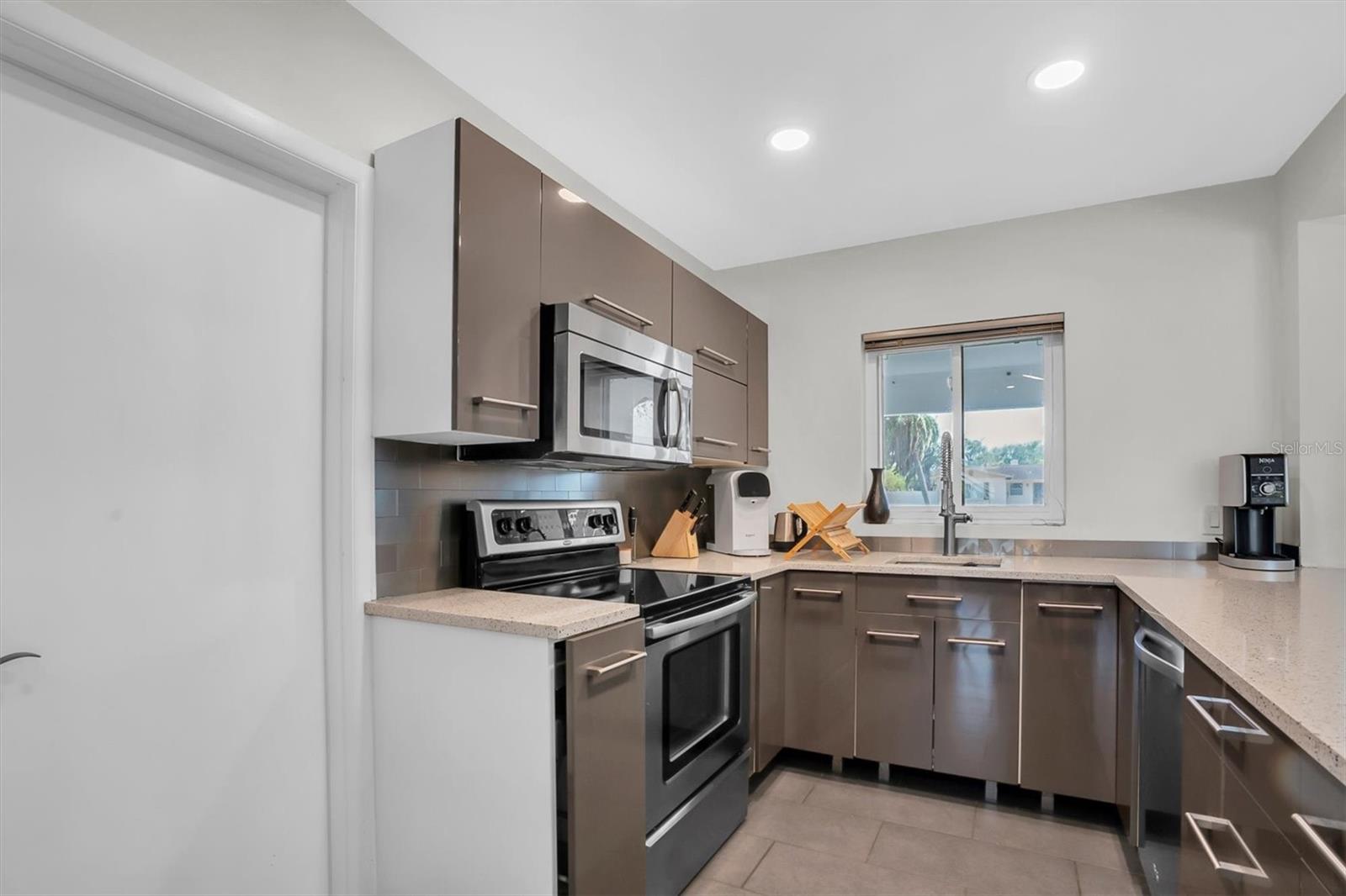 MERNA MANOR - Residential