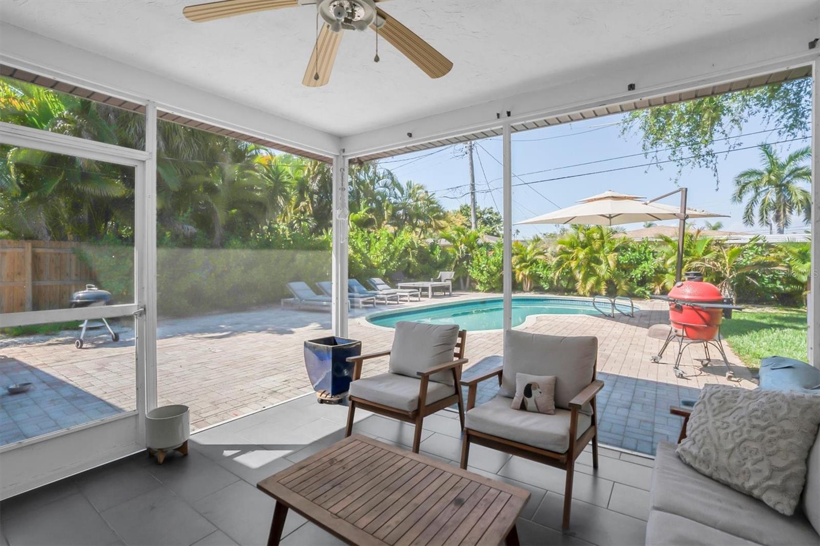 MERNA MANOR - Residential