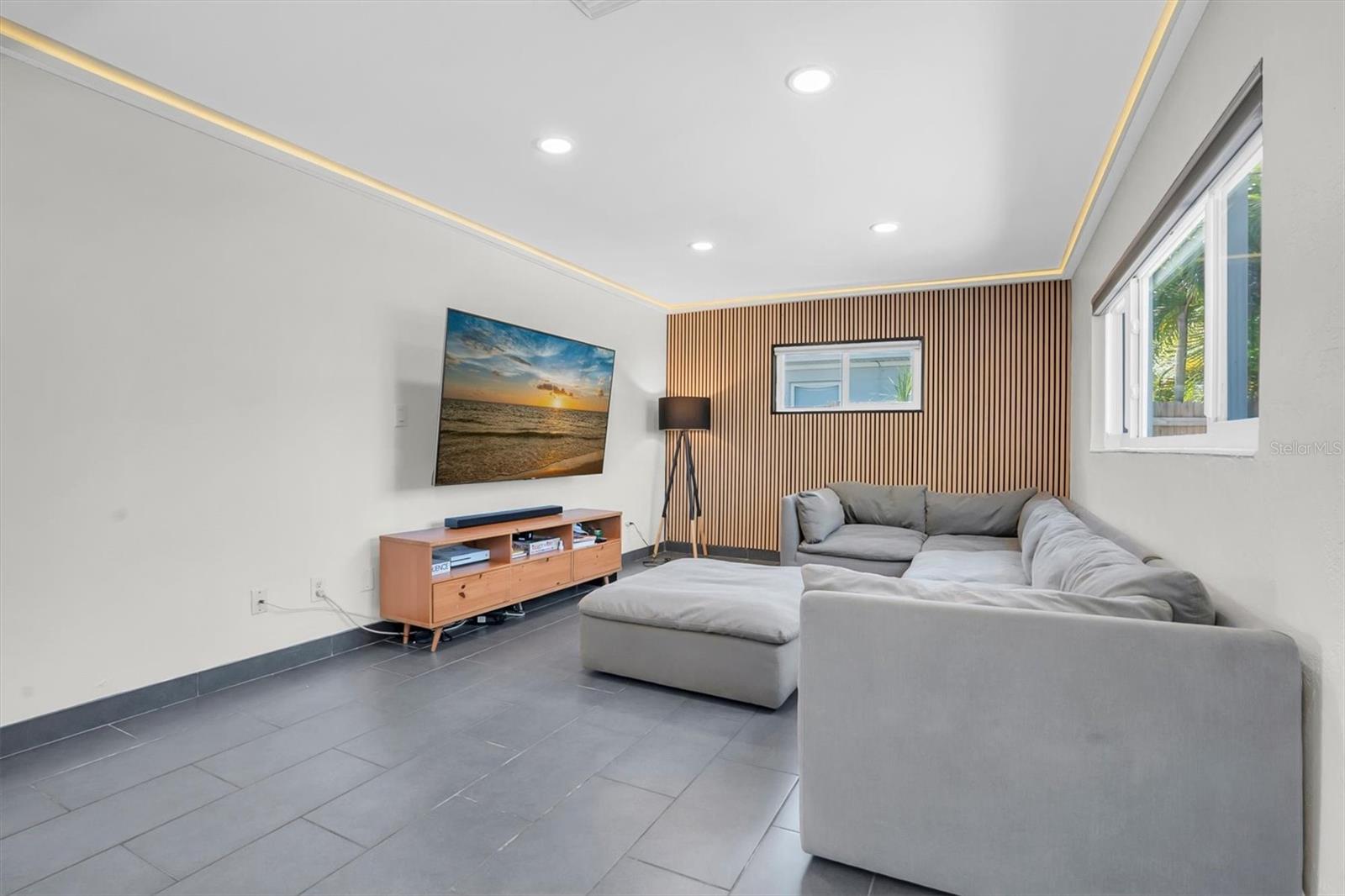 MERNA MANOR - Residential