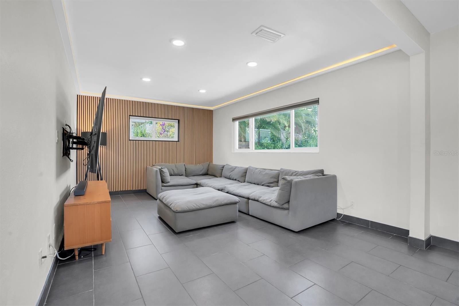 MERNA MANOR - Residential