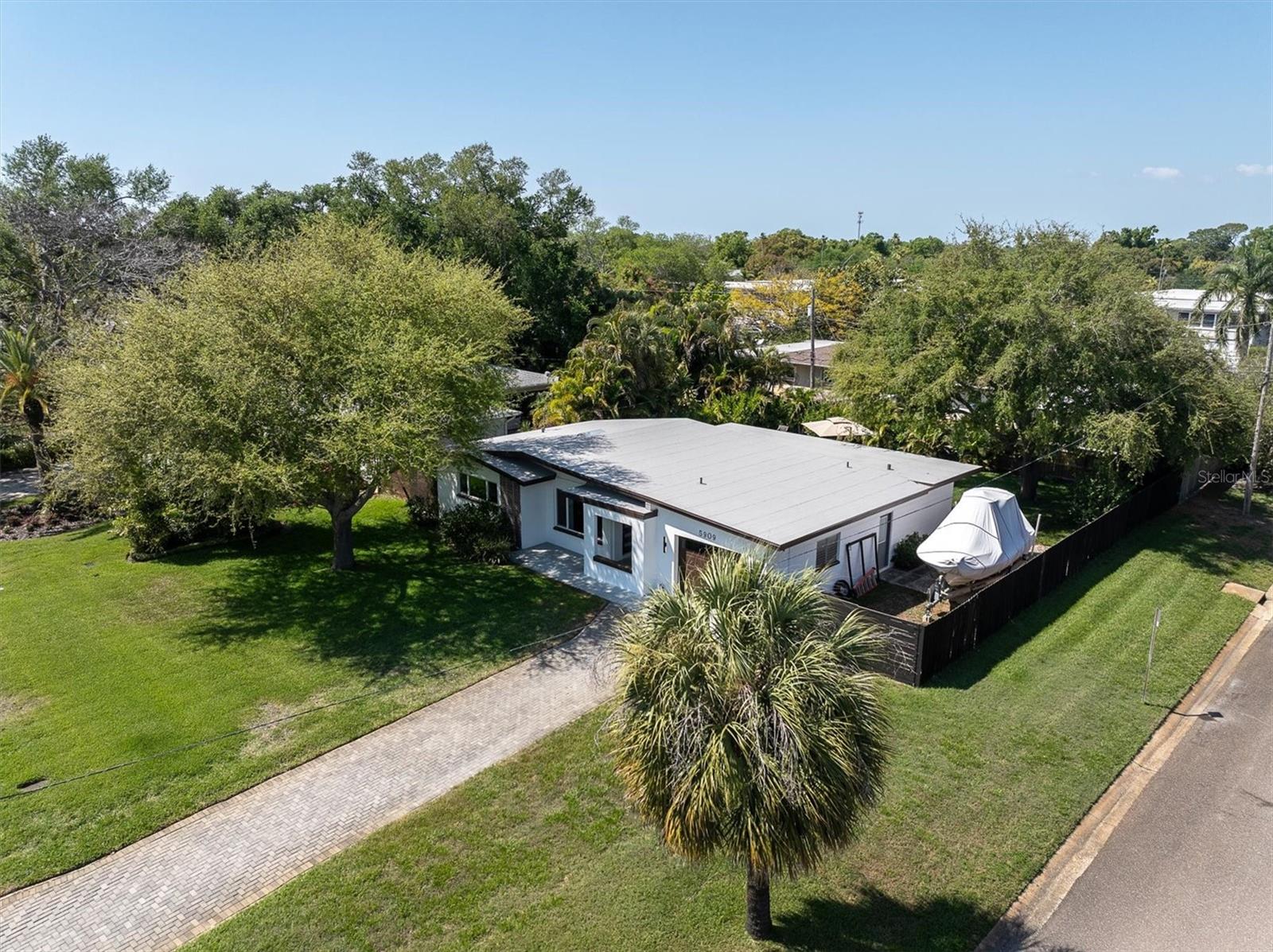 MERNA MANOR - Residential