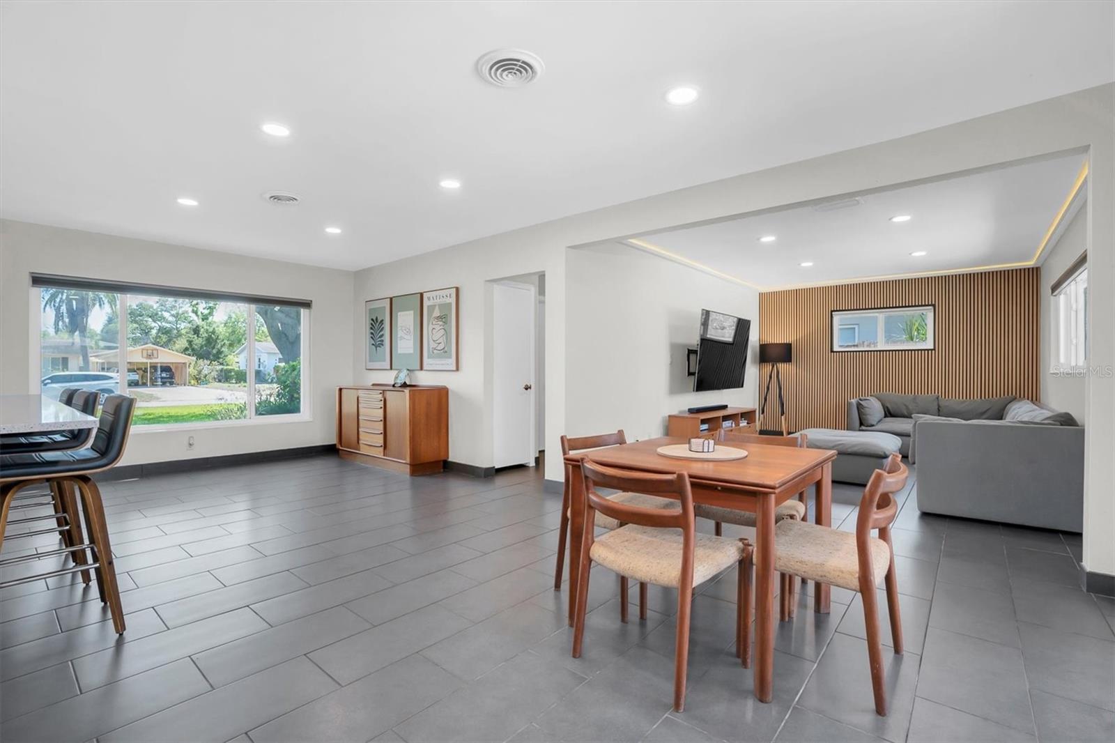 MERNA MANOR - Residential