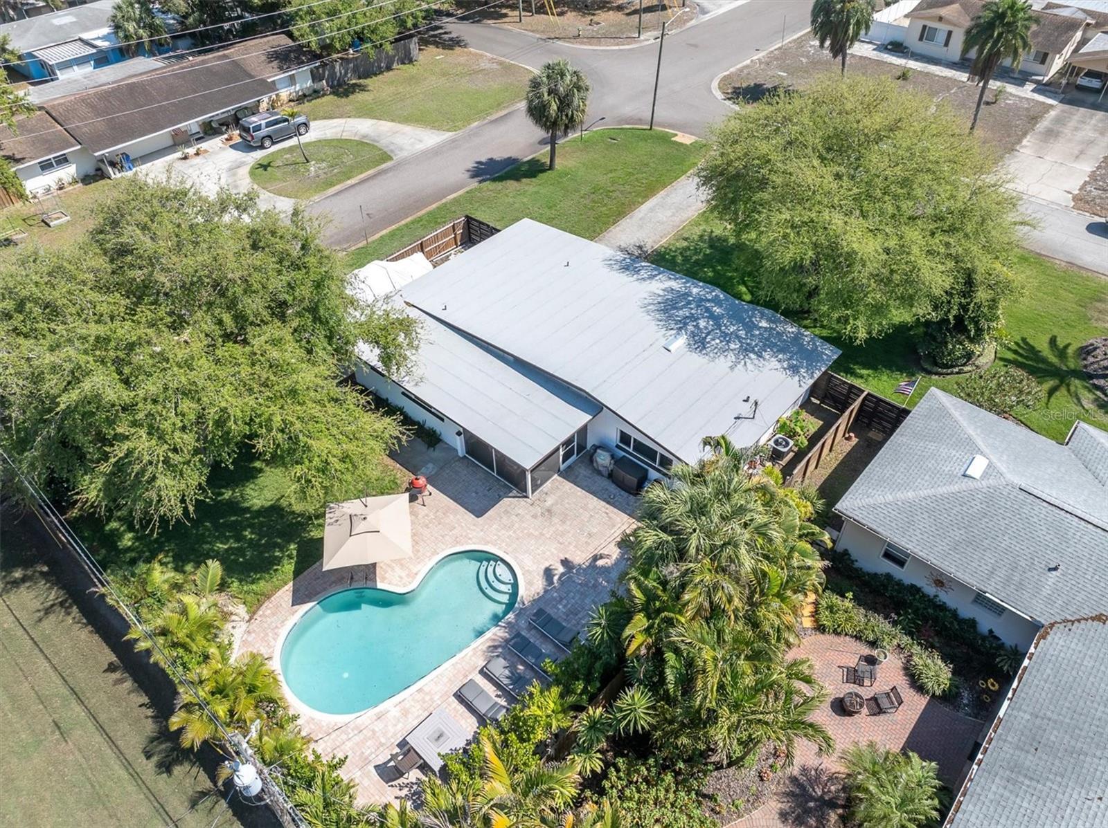 MERNA MANOR - Residential