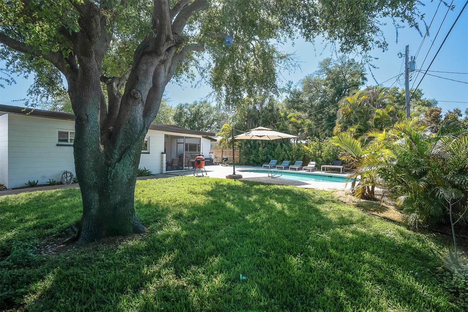 MERNA MANOR - Residential