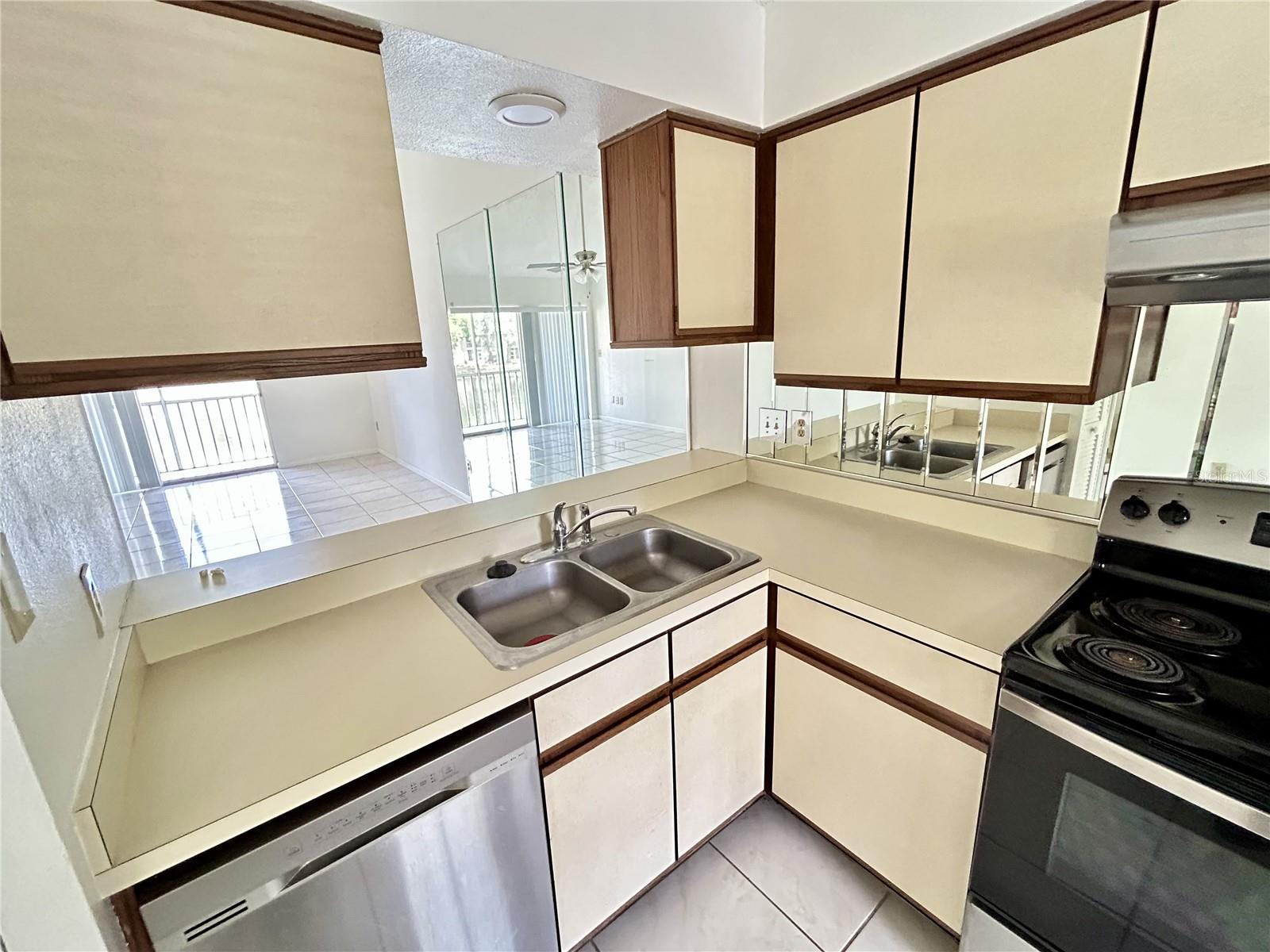 SUNNYBROOK CONDO 09 - Residential