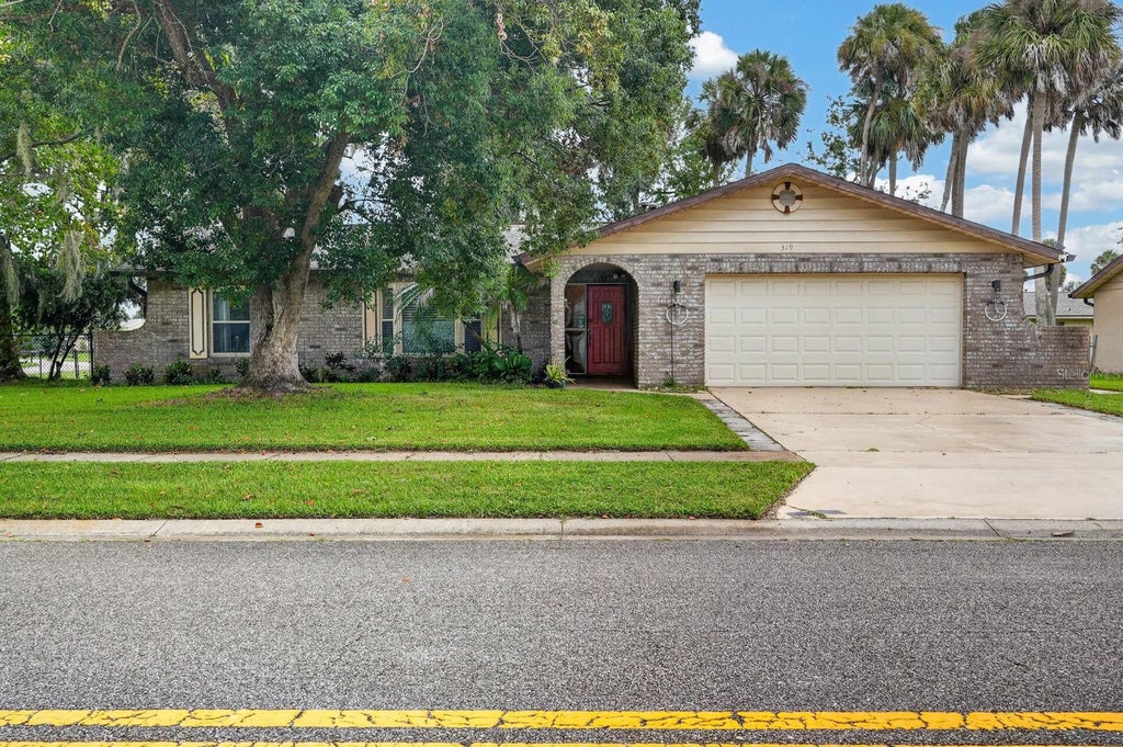 Photo of 319 Quaker Ridge Drive, Daytona Beach, FL 32119 (MLS # V4951539)