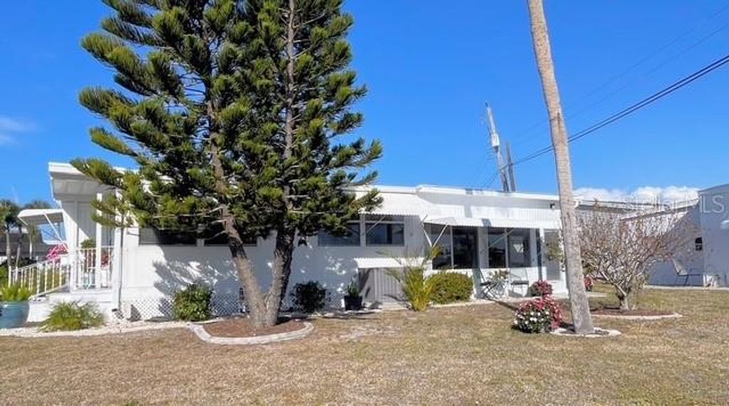 Photo of 740 Carefree, Venice, FL 34285 (MLS # N6142934)