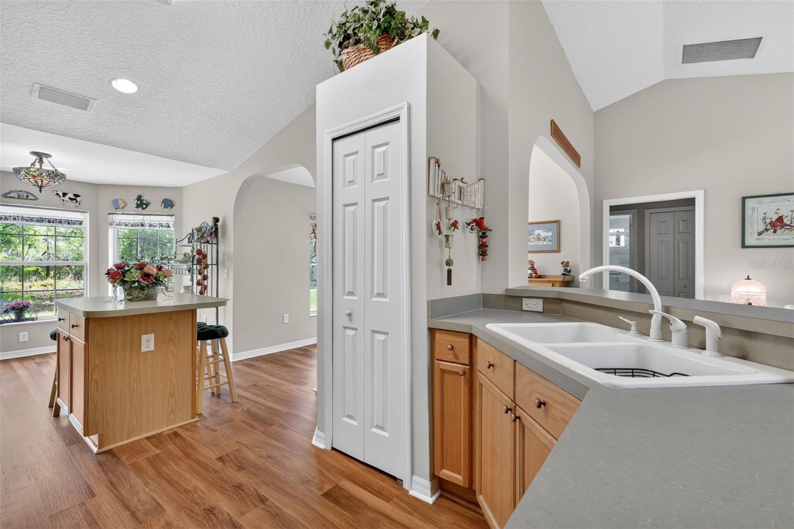 ROYAL TRAILS UNIT 01 - Residential