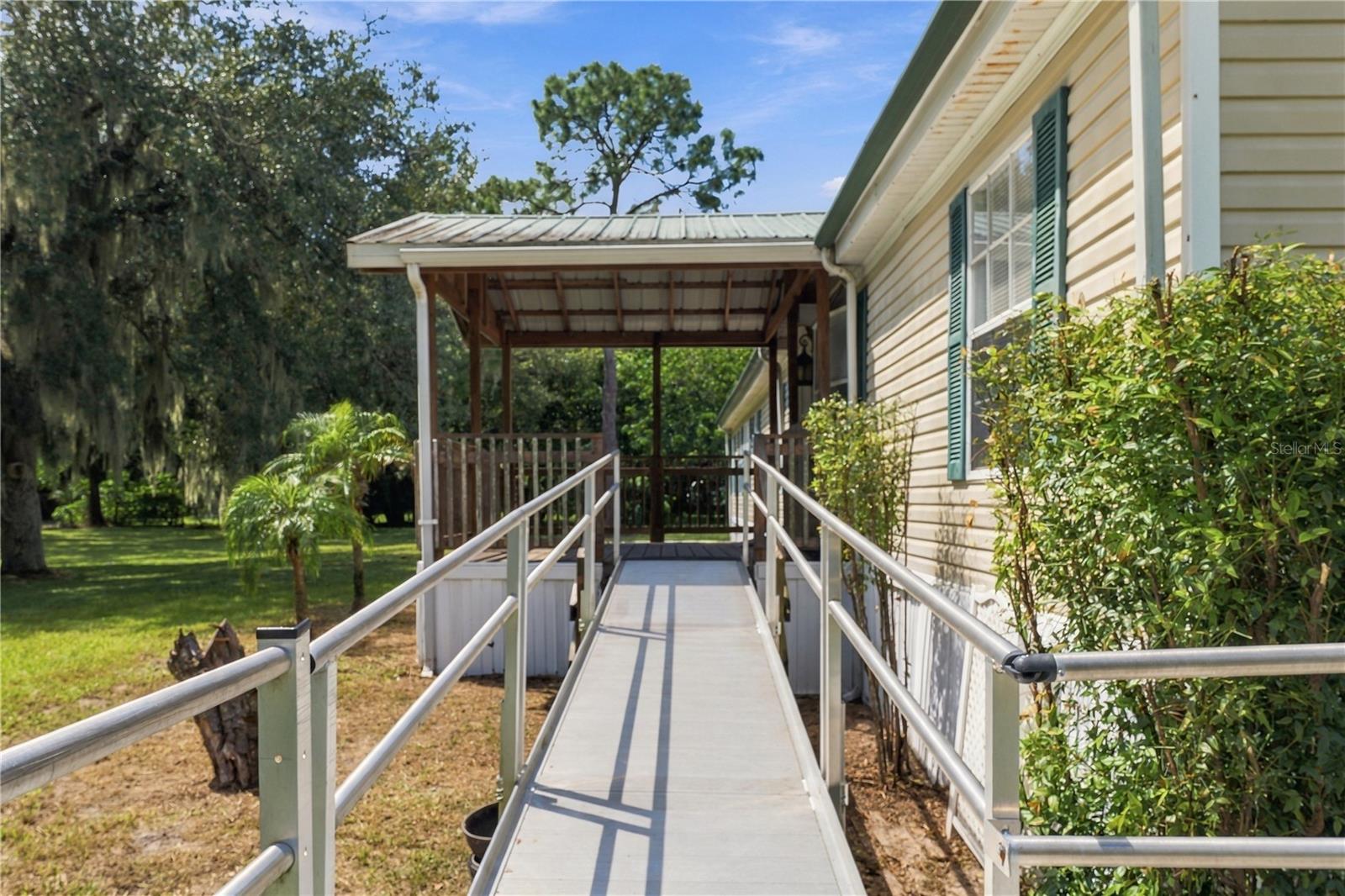 8611 COUNTY LINE ROAD, LITHIA, FL, 33547 4 8611 COUNTY LINE ROAD