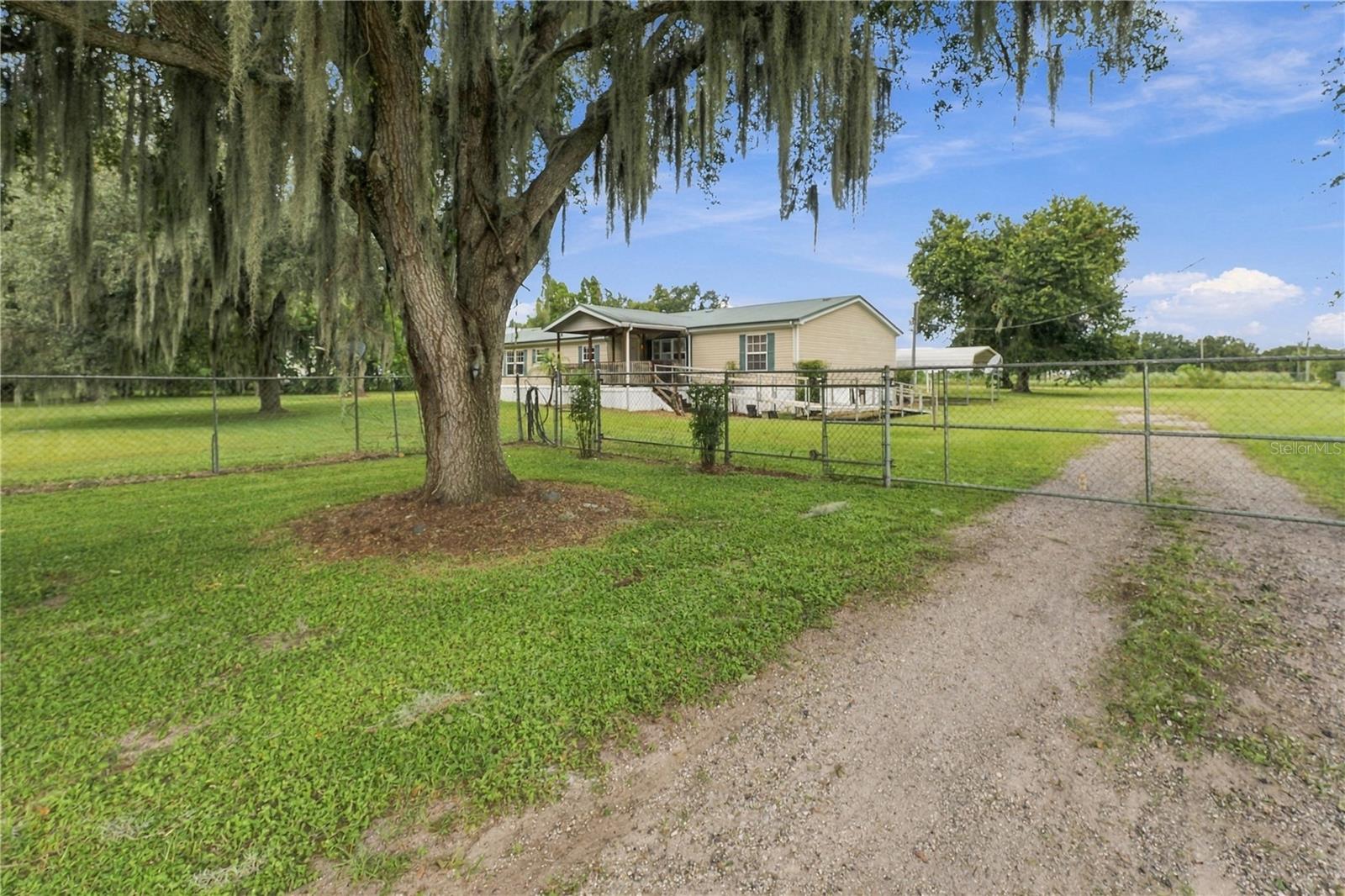 8611 COUNTY LINE ROAD, LITHIA, FL, 33547 1 8611 COUNTY LINE ROAD