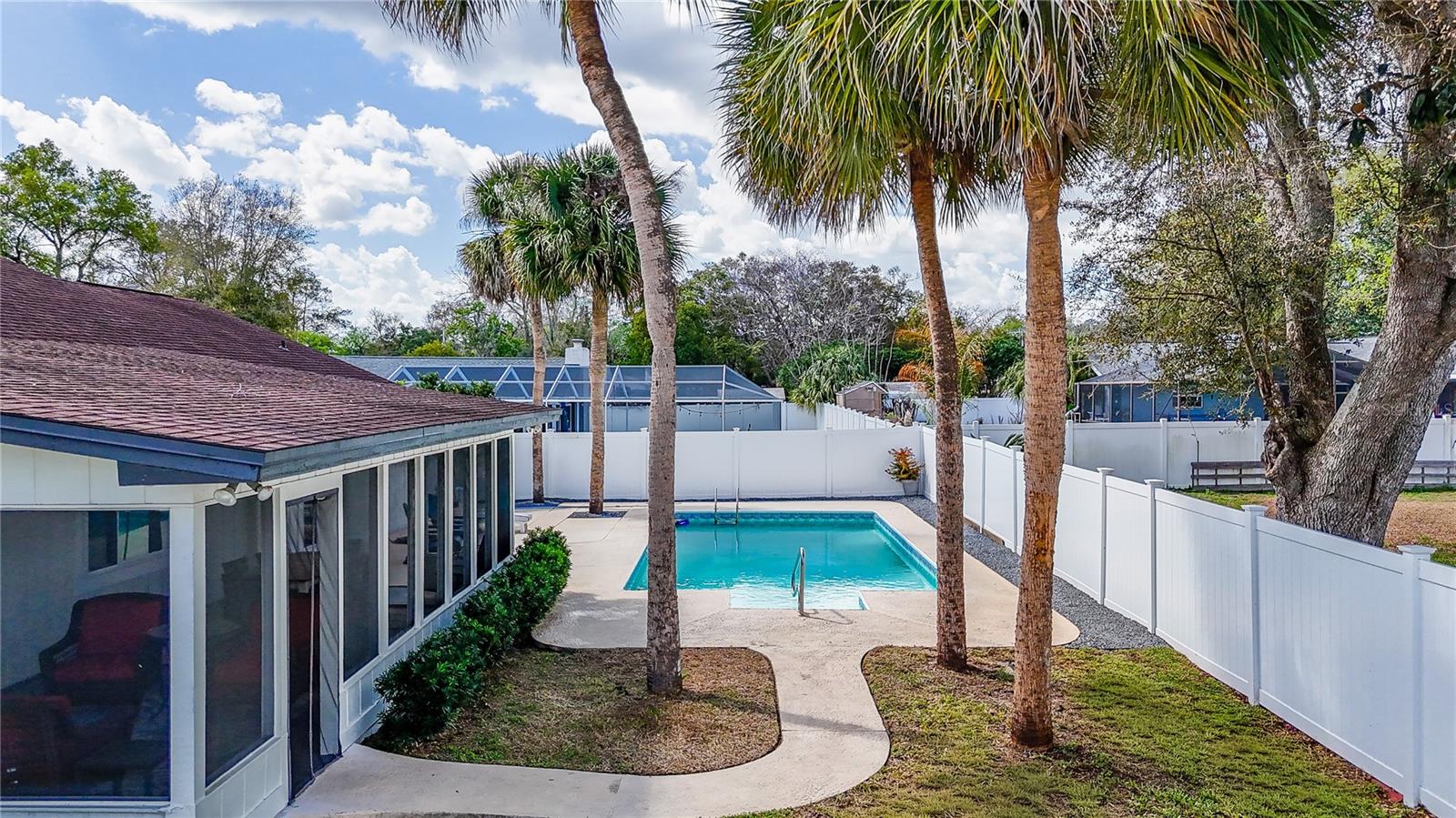 COUNTRY ESTATE - Residential