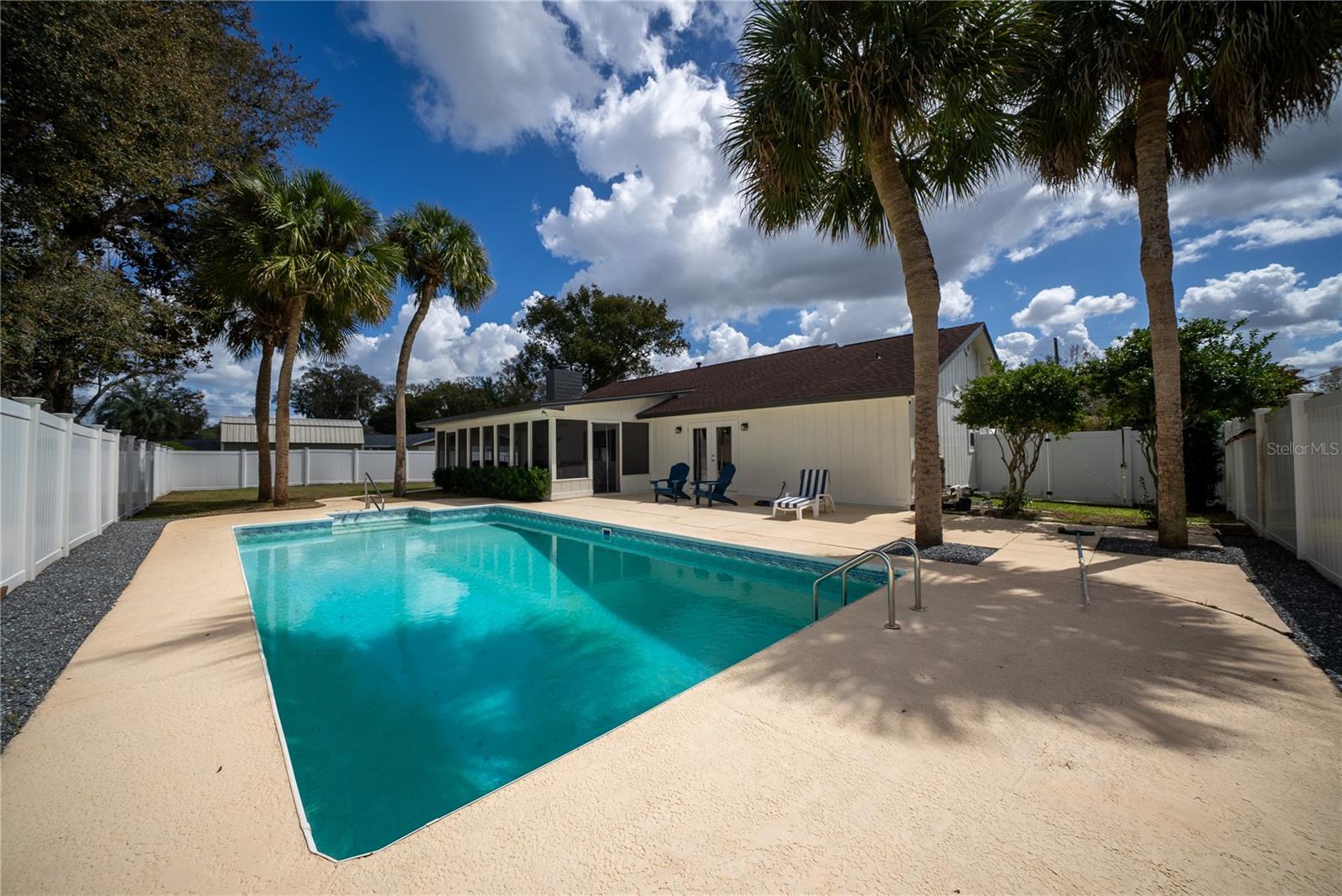 COUNTRY ESTATE - Residential