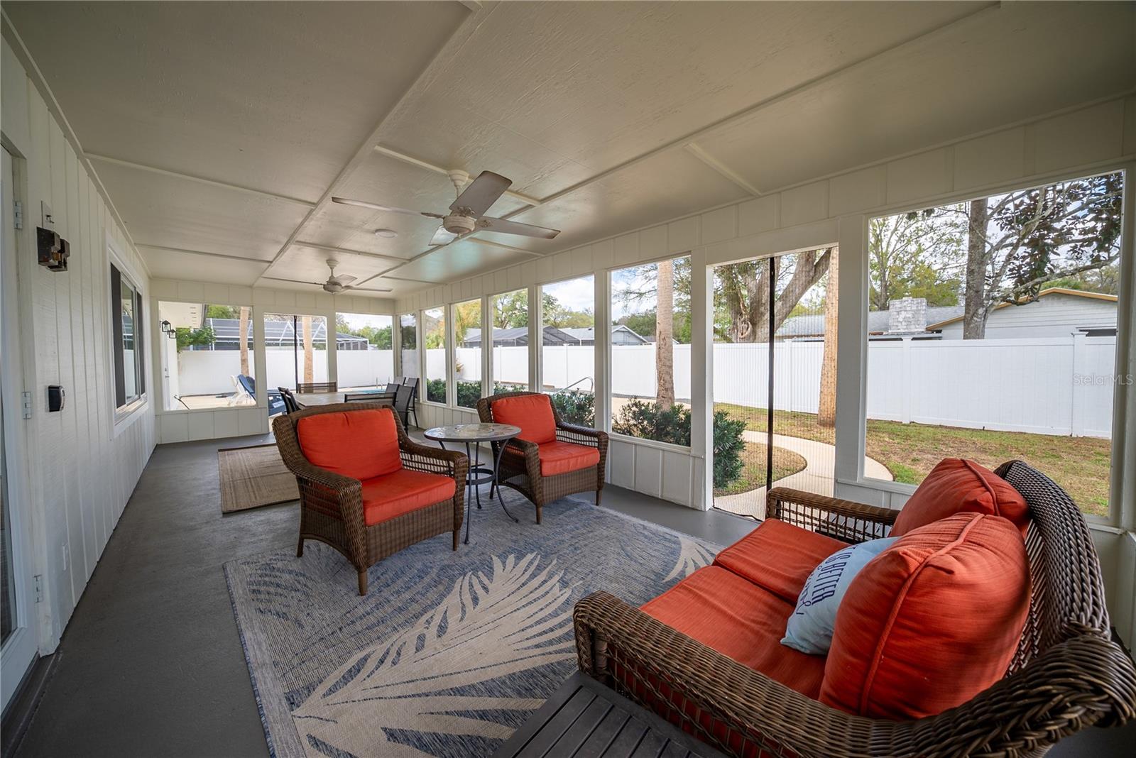 COUNTRY ESTATE - Residential