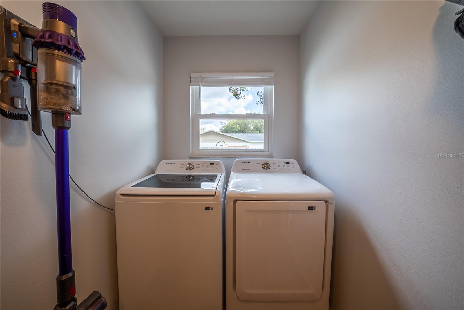 COUNTRY ESTATE - Residential