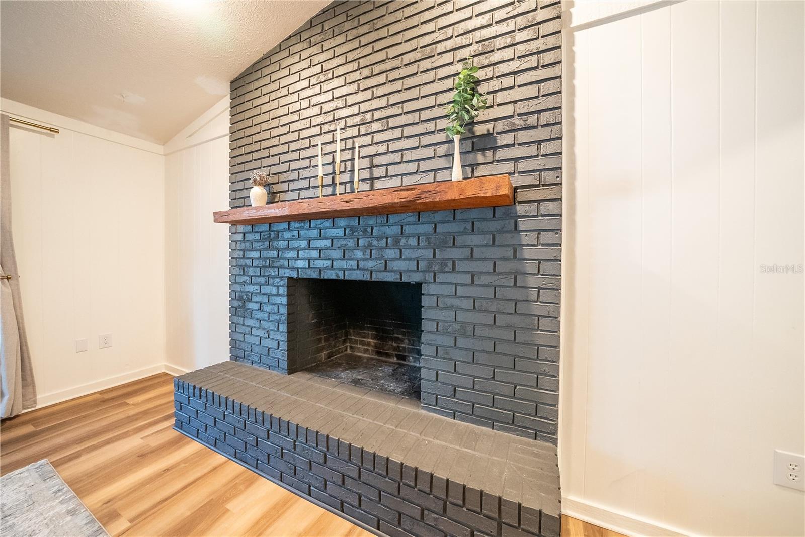 COUNTRY ESTATE - Residential