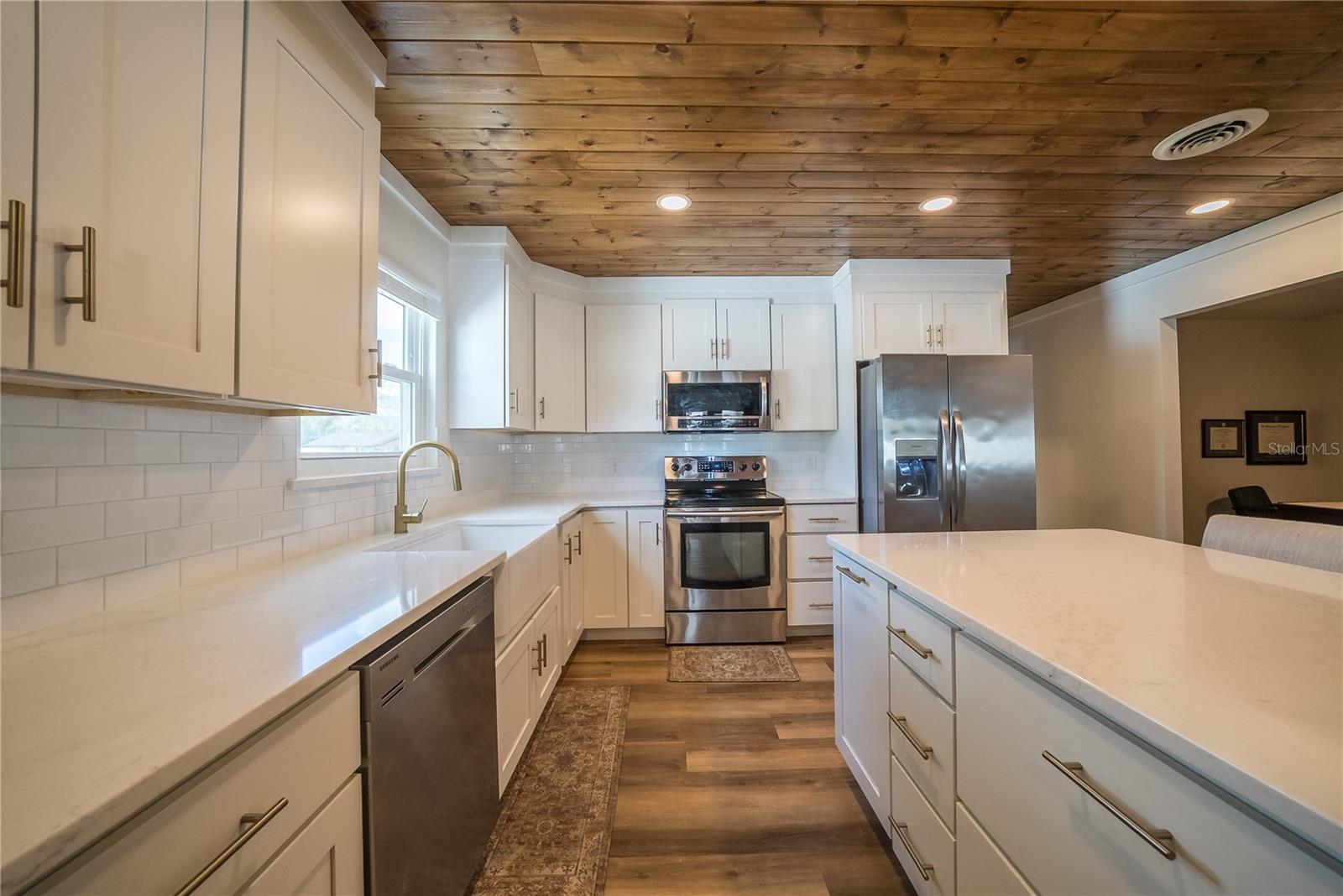 COUNTRY ESTATE - Residential