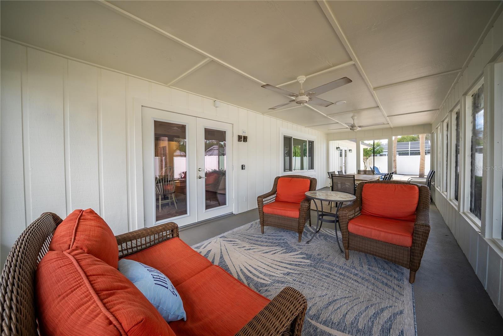 COUNTRY ESTATE - Residential