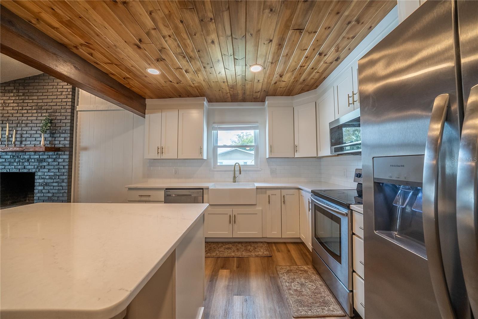 COUNTRY ESTATE - Residential