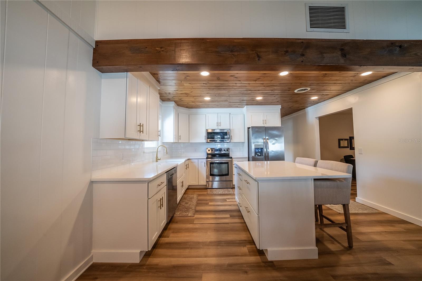 COUNTRY ESTATE - Residential