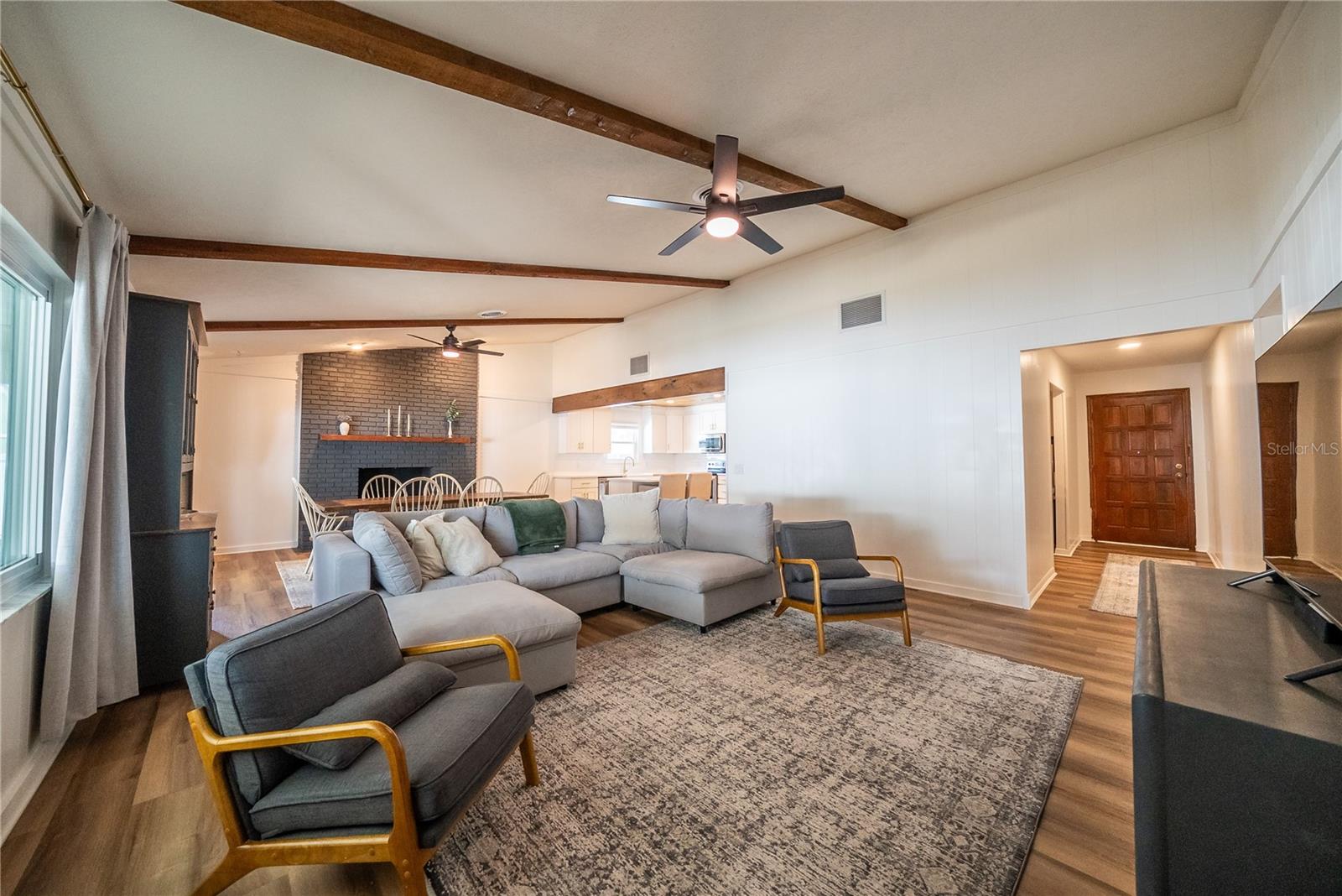 COUNTRY ESTATE - Residential