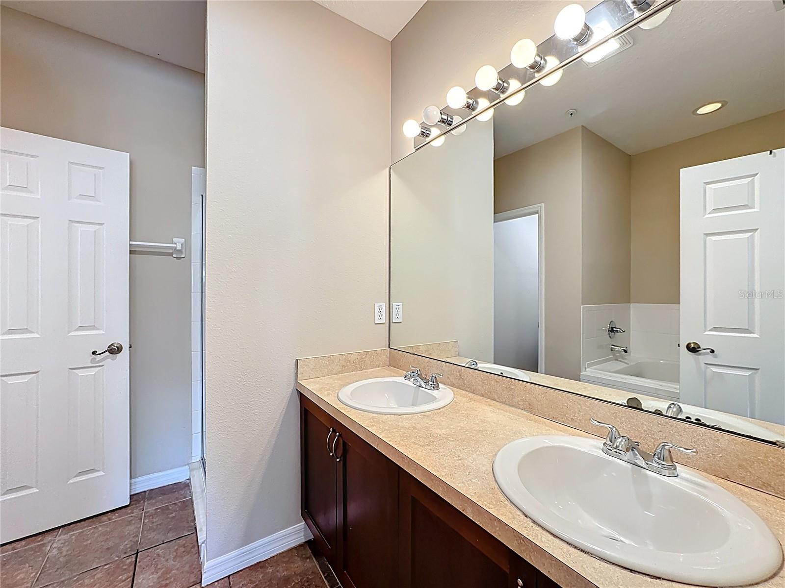 BARCLAY RESERVE TWNHMS - Residential