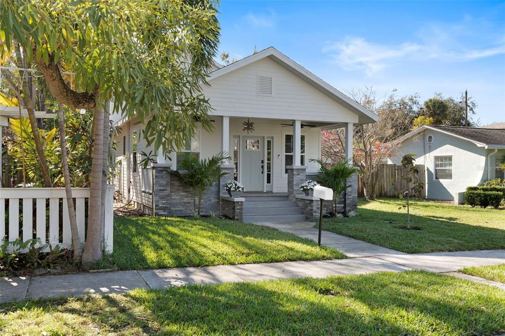 Photo of 840 25th Avenue N, St Petersburg, FL 33704 (MLS # TB8462226)