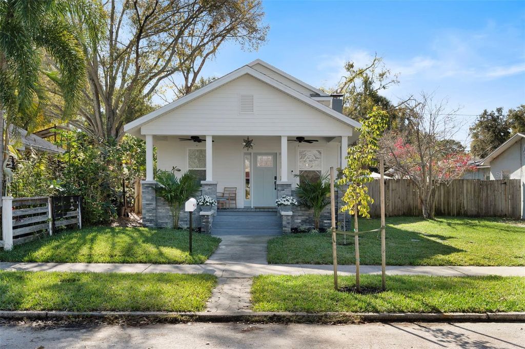 Photo of 840 25th Avenue N, St Petersburg, FL 33704 (MLS # TB8462226)