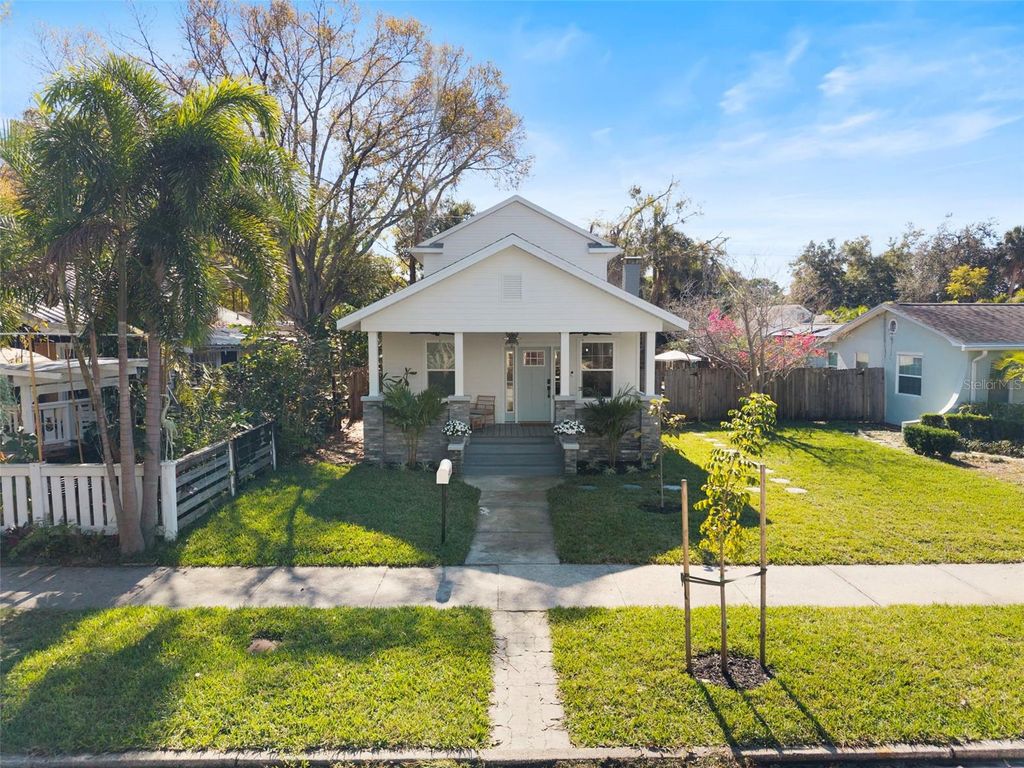 Photo of 840 25th Avenue N, St Petersburg, FL 33704 (MLS # TB8462226)