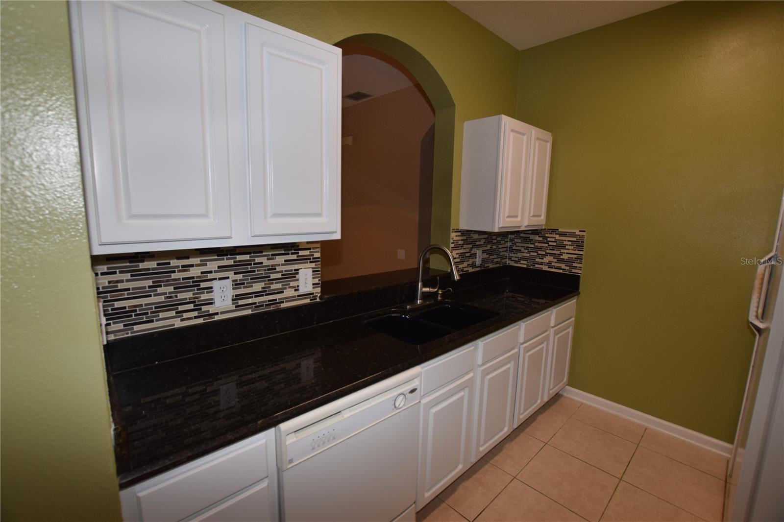 CRESTVIEW CONDO PH 01 - Residential