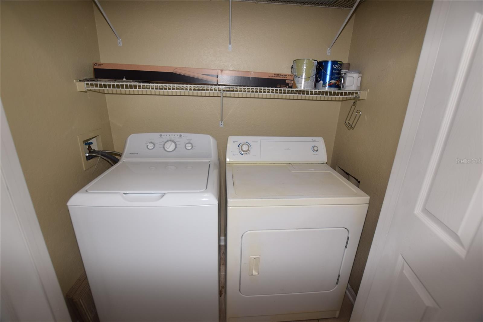 CRESTVIEW CONDO PH 01 - Residential