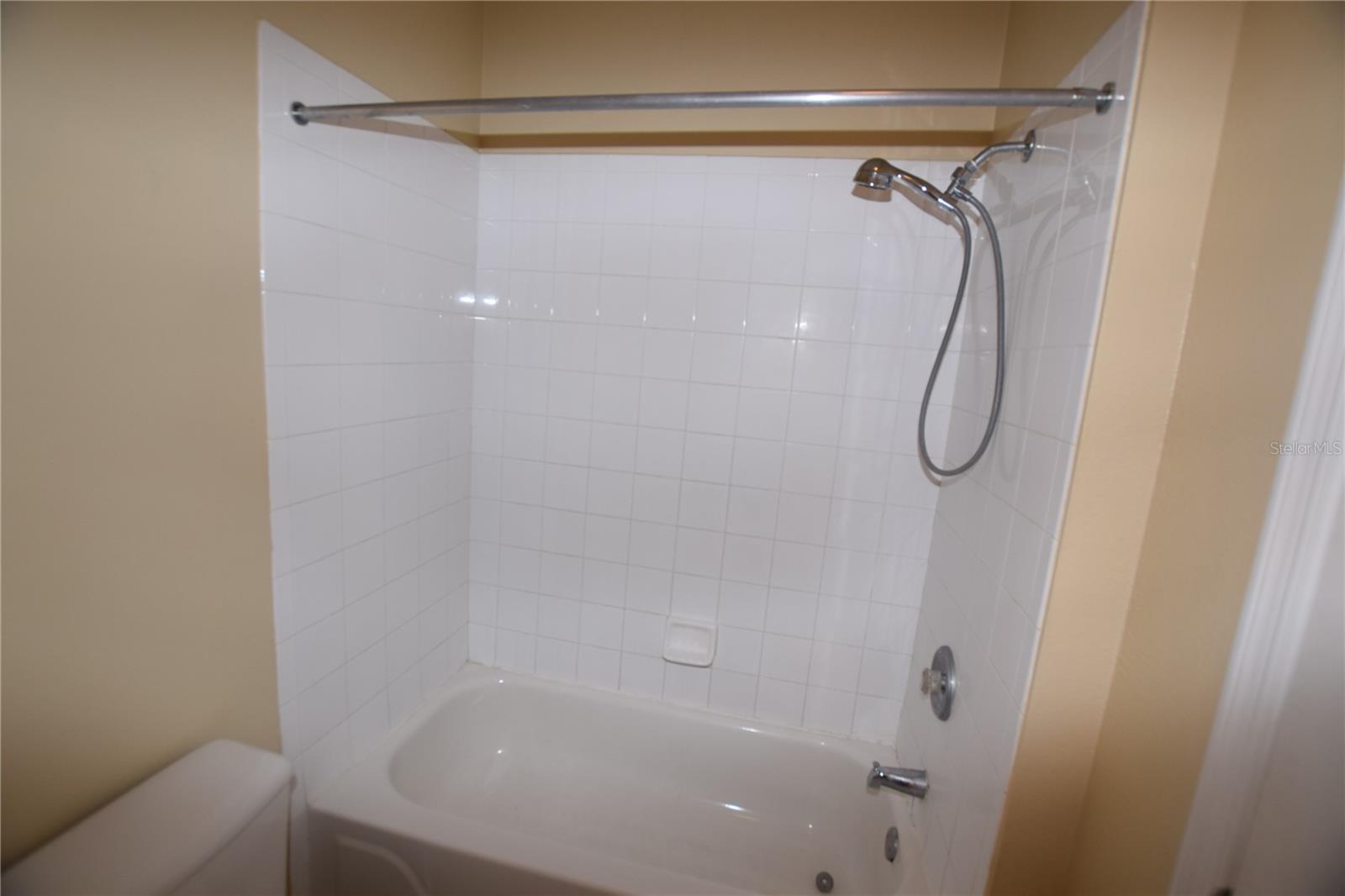 CRESTVIEW CONDO PH 01 - Residential