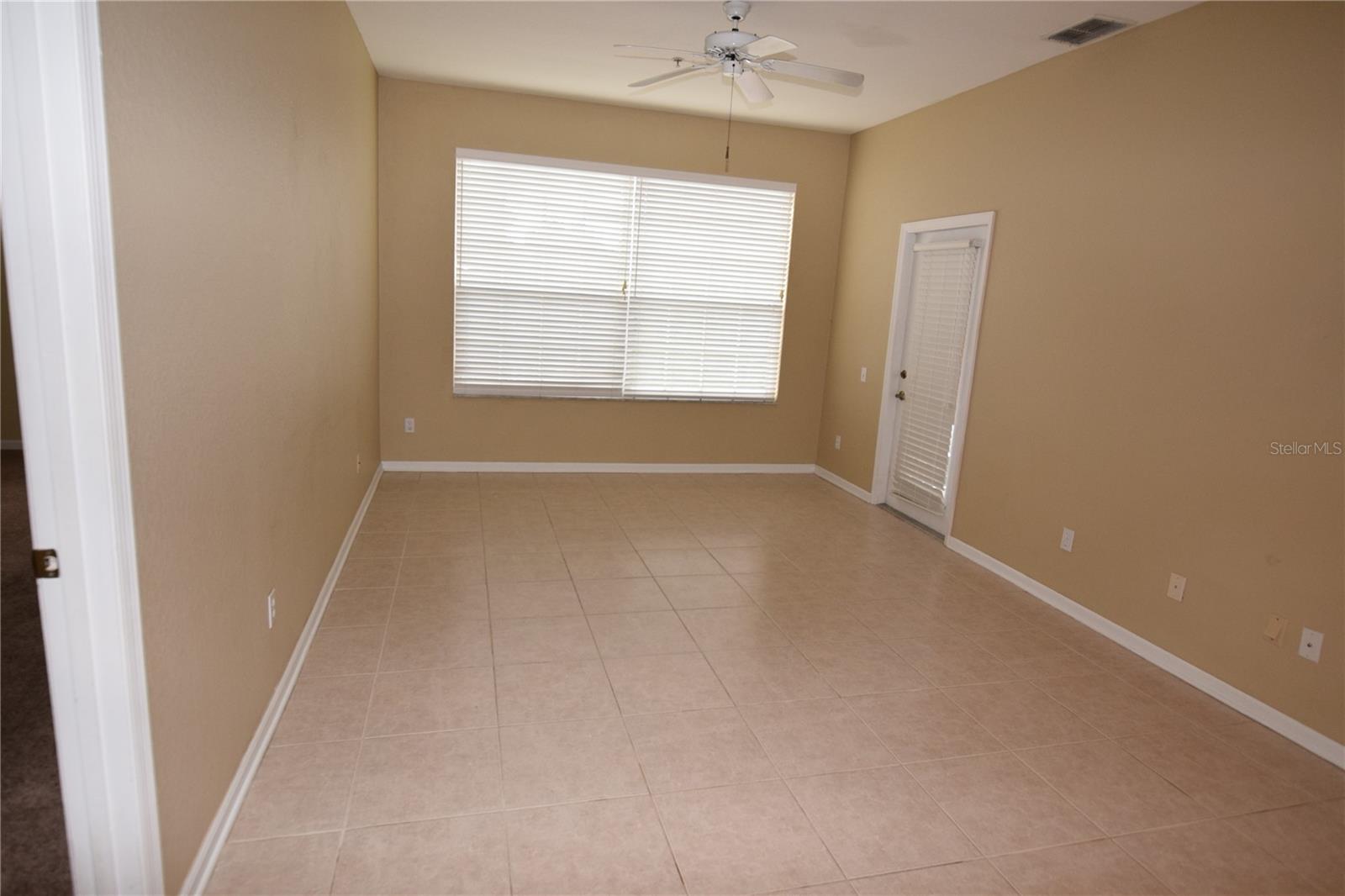CRESTVIEW CONDO PH 01 - Residential