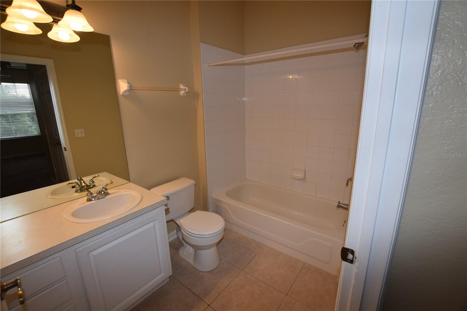 CRESTVIEW CONDO PH 01 - Residential