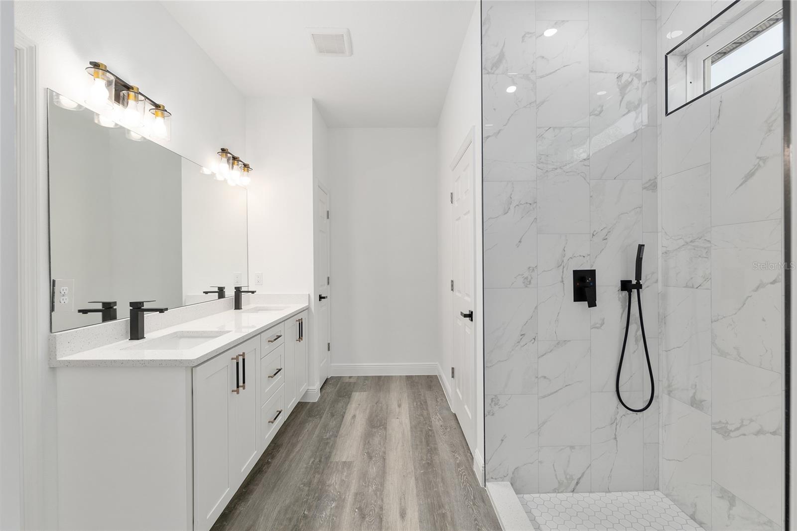 ROLLING HILLS UN 01 - Residential