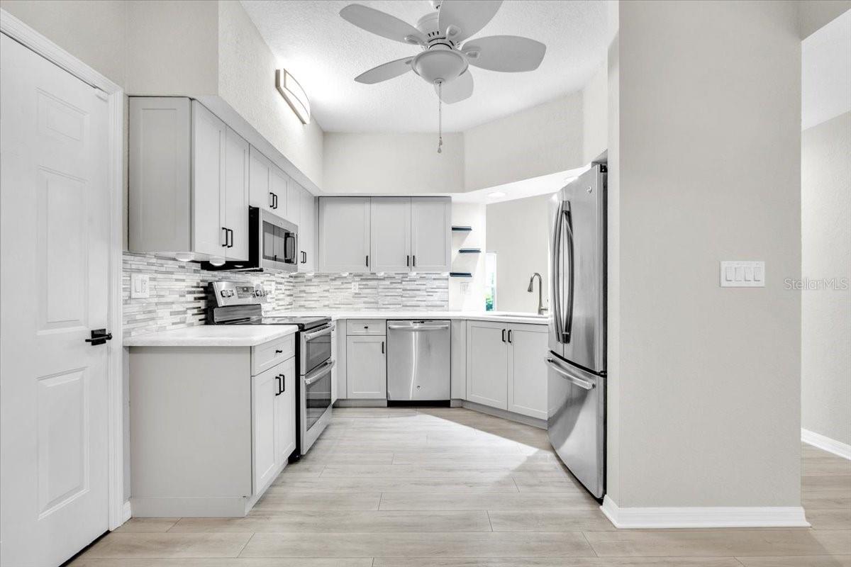 7146 STRAND CIRCLE, BRADENTON, FL, 34203 2 7146 STRAND CIRCLE