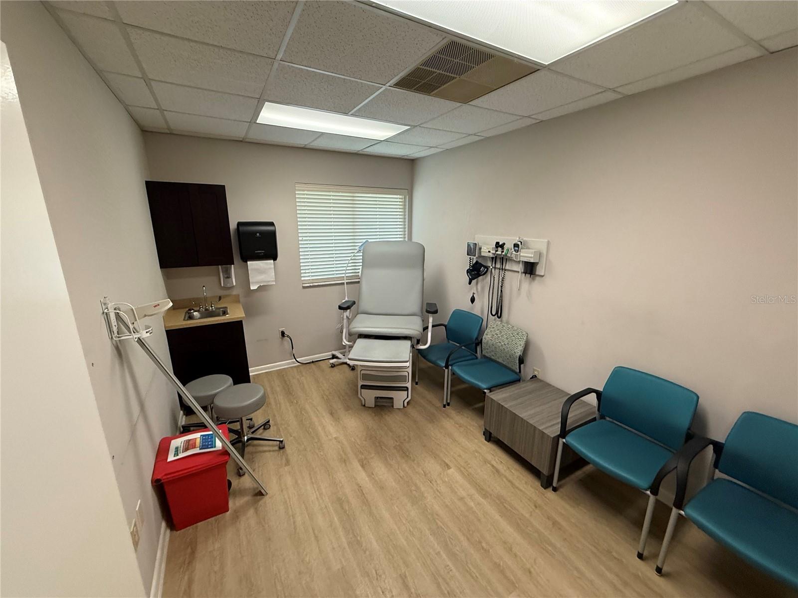 PARK AVE CONCOURSE - Commercial Lease