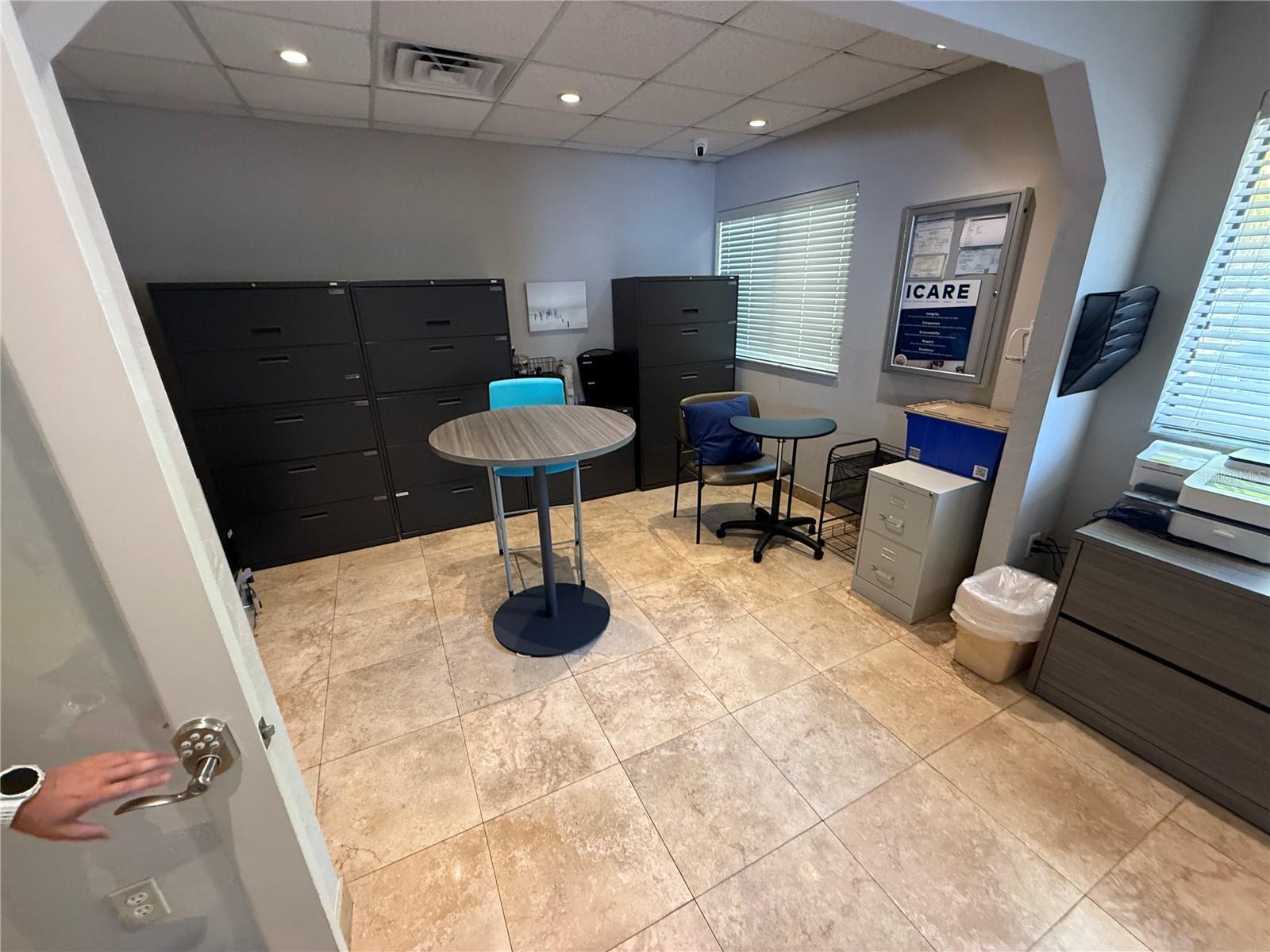 PARK AVE CONCOURSE - Commercial Lease